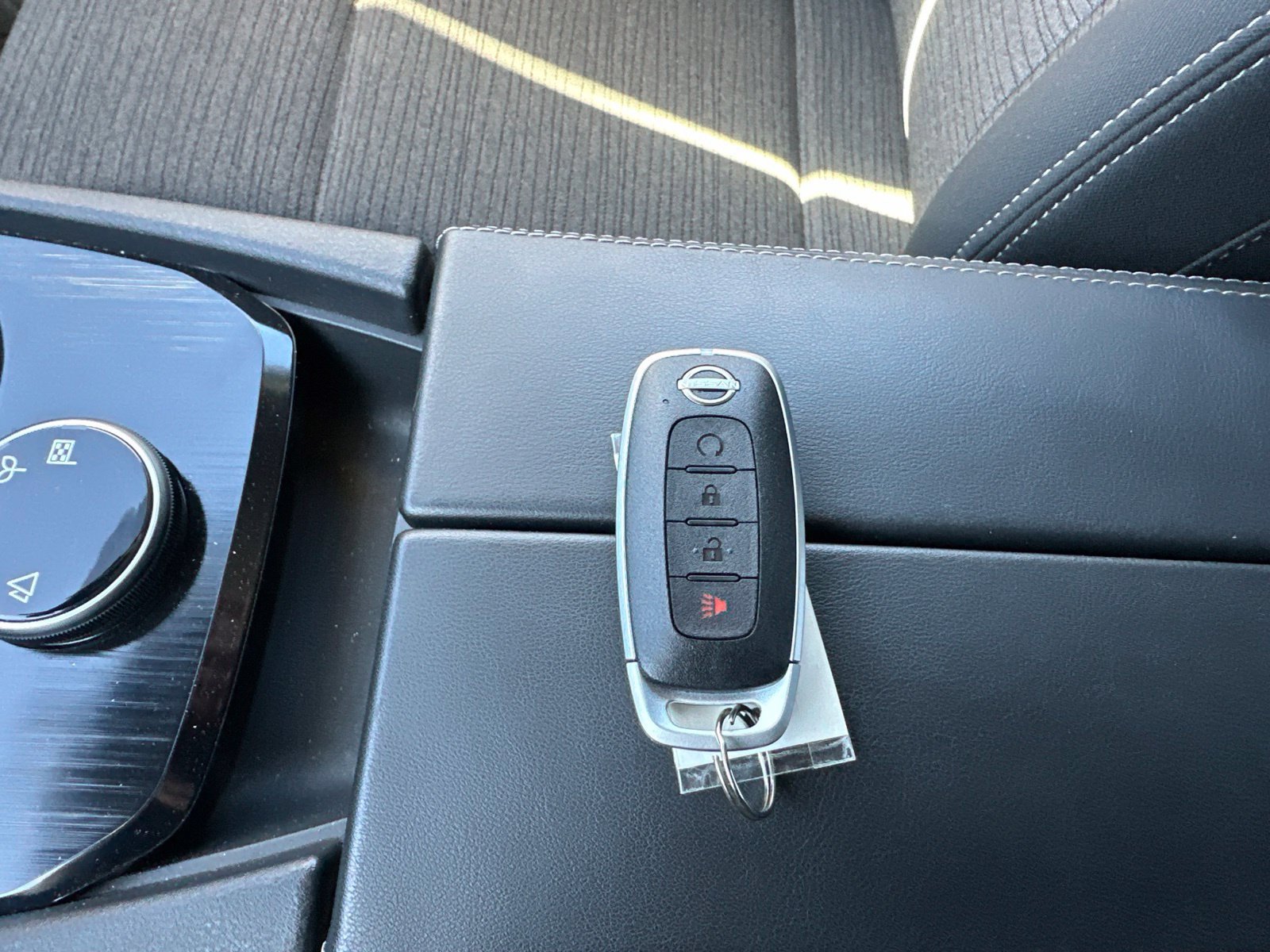 Used 2023 Nissan Rogue SV AWD/4WD image 7