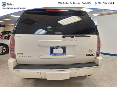Used 2011 GMC Yukon Denali image 28