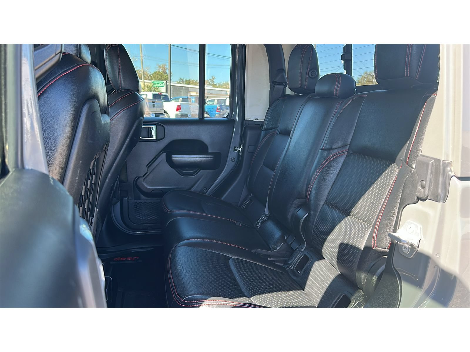 Used 2021 Jeep Gladiator Rubicon AWD/4WD image 16