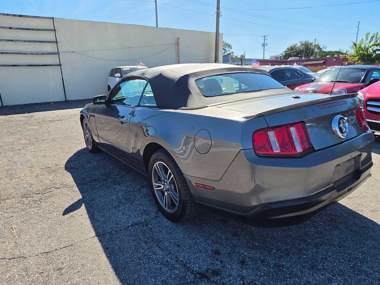 Used 2010 Ford Mustang Premium RWD image 5