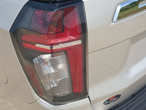 Used 2023 Chevrolet Tahoe Premier AWD/4WD image 35