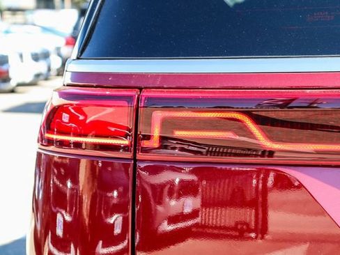 Certified 2024 Kia Carnival SX Prestige FWD image 10