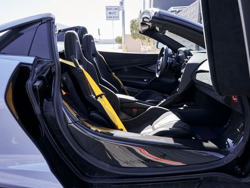 Used 2022 McLaren 720S Spider image 36