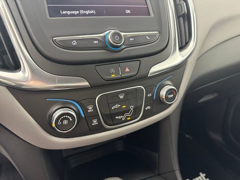 Used 2022 Chevrolet Equinox LS w/ LS Convenience Package image 19