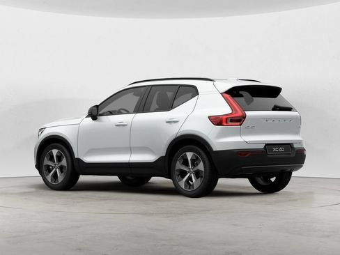 Used 2026 Volvo XC40 B5 Plus AWD/4WD image 5