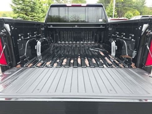 Used 2023 Chevrolet Silverado 1500 LT AWD/4WD image 9