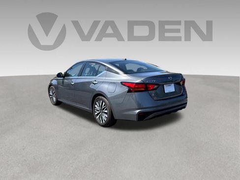 Used 2024 Nissan Altima 2.5 SV FWD image 24