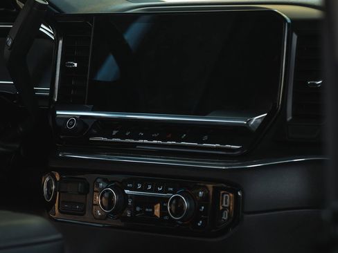 Used 2024 Chevrolet Silverado 2500 LTZ w/ LTZ Convenience Package image 28