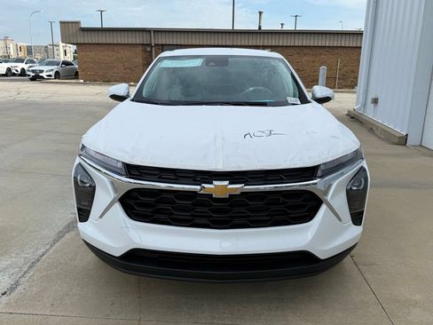 New 2026 Chevrolet Trax LS w/ LS Convenience Package FWD image 3
