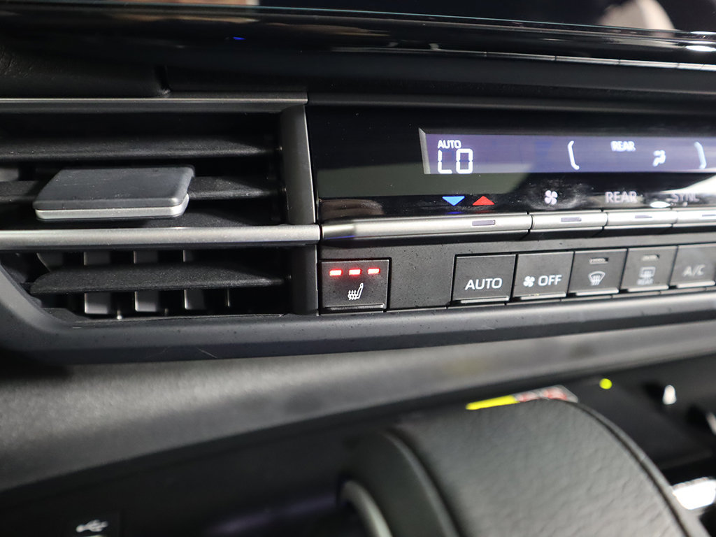 Used 2025 Toyota Sienna XSE FWD image 49