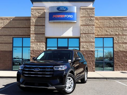 New 2026 Ford Explorer Active image 2