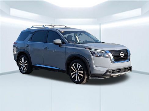 Used 2023 Nissan Pathfinder Platinum image 4