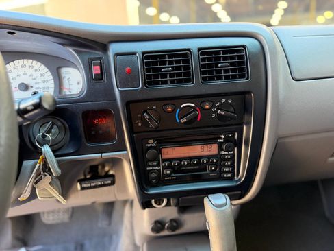 Used 2002 Toyota Tacoma PreRunner RWD image 24