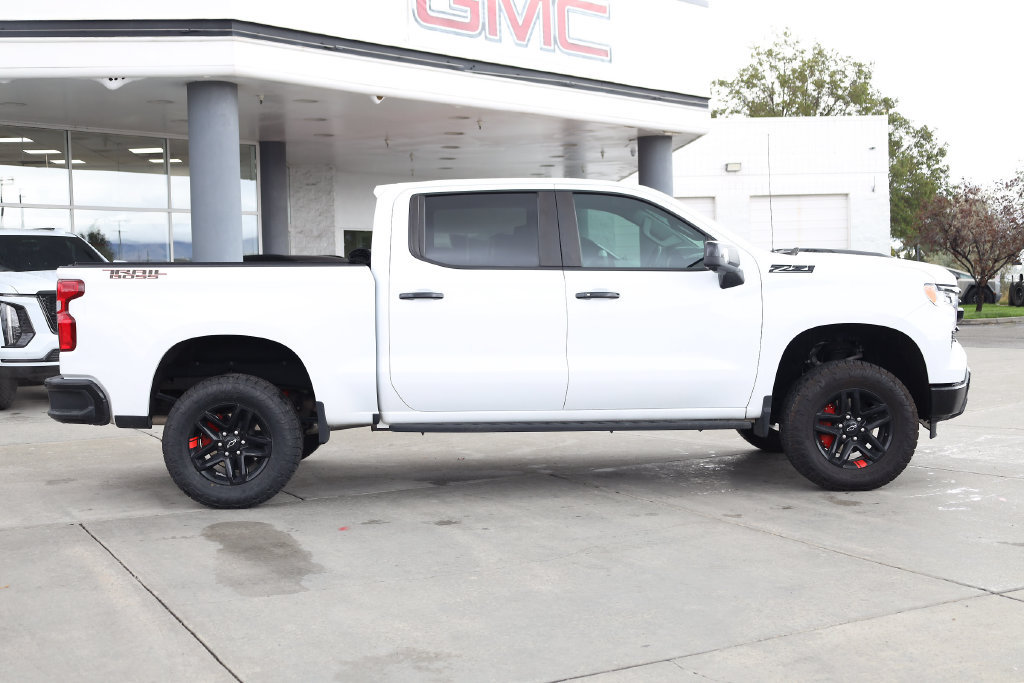 Used 2024 Chevrolet Silverado 1500 LT Trail Boss w/ LT Trail Boss Premium Package AWD/4WD image 7