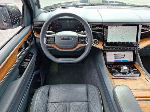Used 2024 Jeep Grand Wagoneer Series III image 14