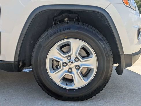Used 2016 Jeep Grand Cherokee Laredo w/ Quick Order Package 23E AWD/4WD image 11