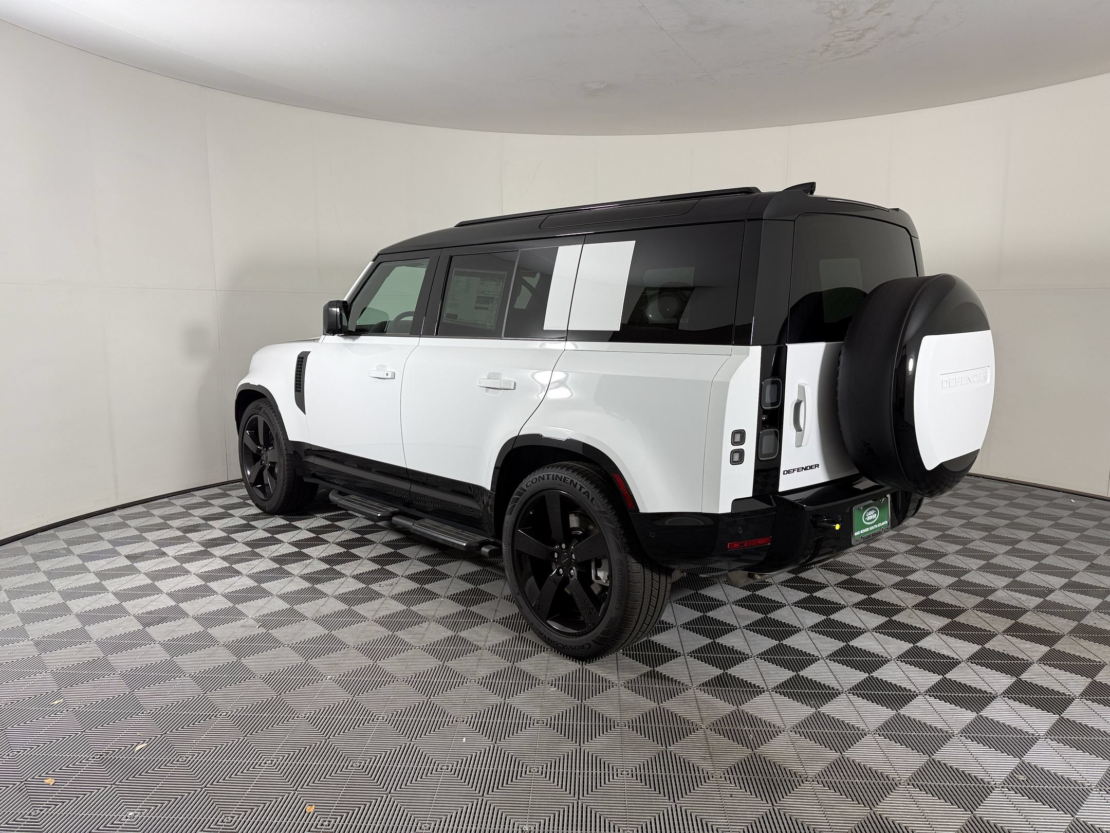 Used 2025 Land Rover Defender 110 S AWD/4WD image 3