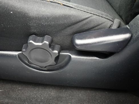 Used 2017 Toyota Tacoma SR5 image 12