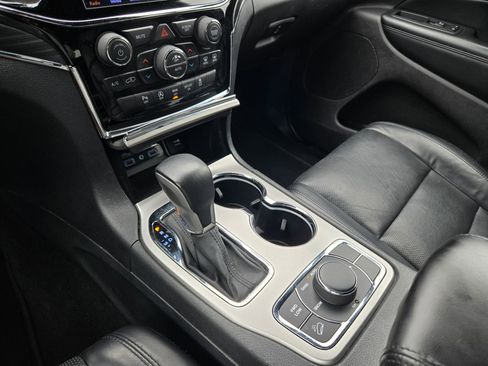Used 2019 Jeep Grand Cherokee Limited w/ Luxury Group II AWD/4WD image 30