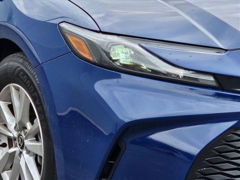 Used 2025 Toyota Camry LE w/ Convenience Package FWD image 4
