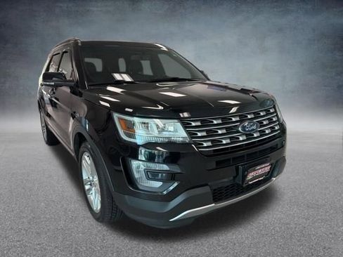 Used 2016 Ford Explorer XLT w/ Equipment Group 202A AWD/4WD image 5
