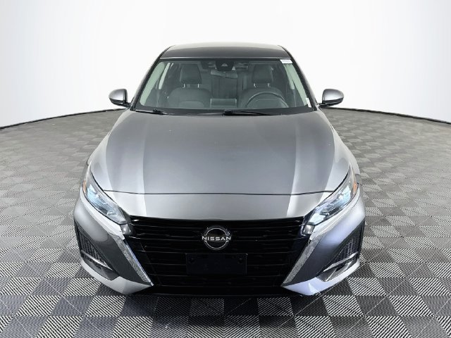 Used 2023 Nissan Altima 2.5 SV FWD image 2