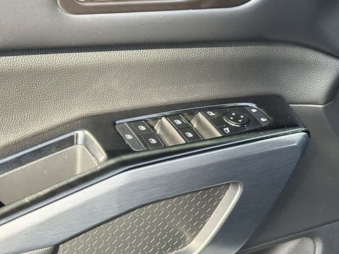 Used 2022 Nissan Pathfinder SL AWD/4WD image 22