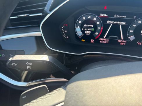 Used 2025 Audi Q3 2.0T Premium image 33