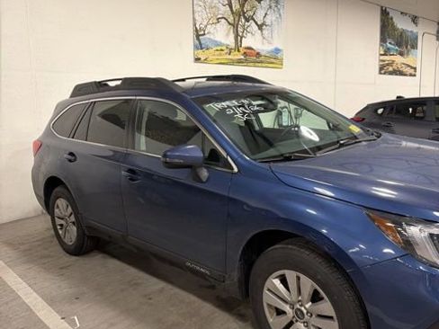 Used 2019 Subaru Outback 2.5i Premium image 5