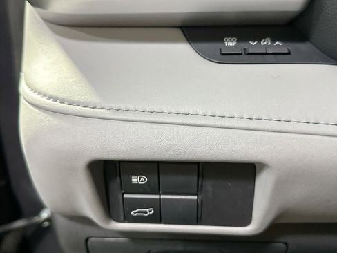 Used 2022 Toyota Highlander LE image 17