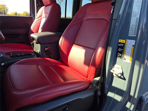 Used 2024 Jeep Wrangler Unlimited Rubicon 392 image 28