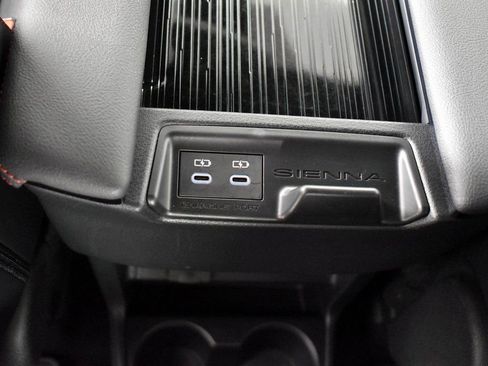 Used 2025 Toyota Sienna XSE w/ XSE Plus Package image 20