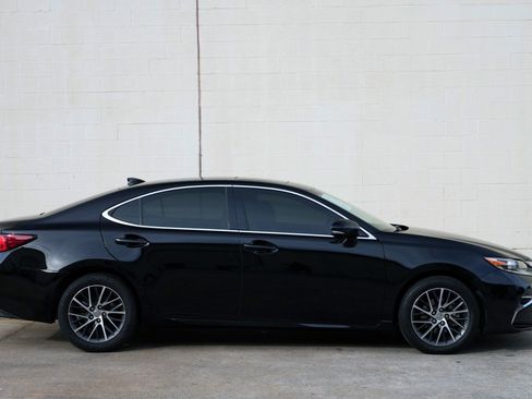 Used 2016 Lexus ES 350 w/ Luxury Package w/Wood Trim FWD image 50