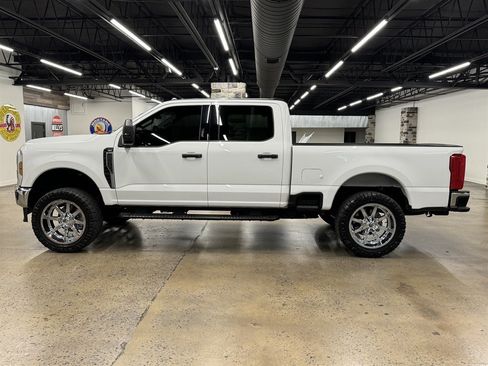 Used 2024 Ford F350 XLT AWD/4WD image 4