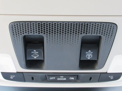 Used 2025 Honda Pilot Touring image 35