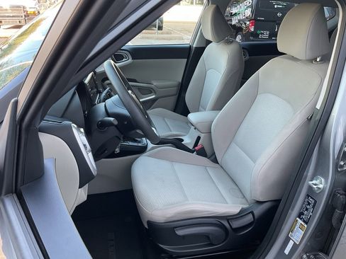 Used 2025 Kia Soul LX w/ LX Technology Package image 14