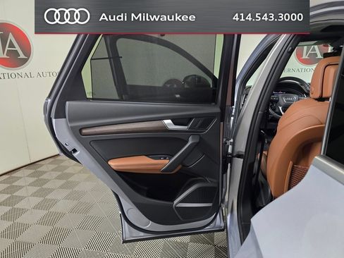 Used 2023 Audi Q5 2.0T Premium Plus w/ Premium Plus Package AWD/4WD image 21