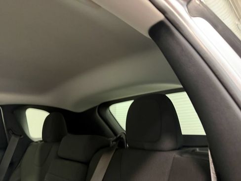Used 2019 Jeep Cherokee Latitude w/ Comfort & Convenience Group AWD/4WD image 49