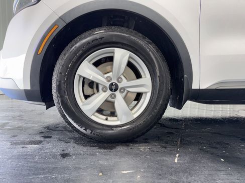 Used 2023 Kia Sorento LX FWD image 6