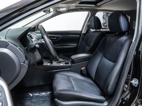 Used 2017 Nissan Altima 2.5 SV w/ Convenience Package FWD image 5