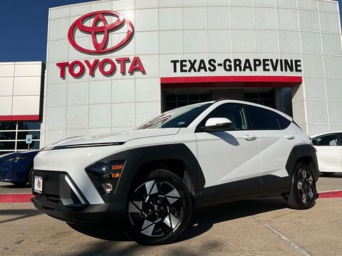 Used 2025 Hyundai Kona SEL image 2