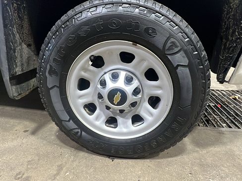 Used 2018 Chevrolet Silverado 3500 W/T w/ Snow Plow Prep Package image 9