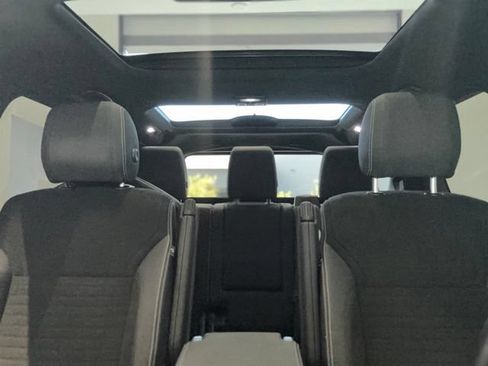 Used 2023 Land Rover Discovery S R-Dynamic AWD/4WD image 8