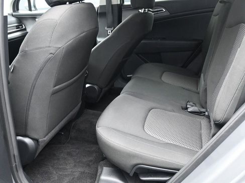 Used 2024 Kia Sportage LX image 17