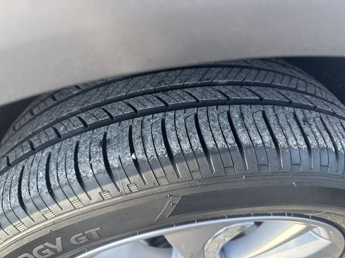 Used 2022 Buick Encore GX Essence w/ Experience Buick Package image 11