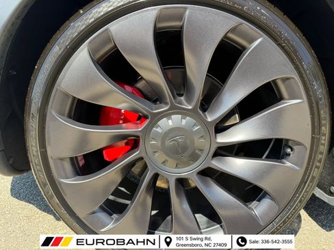 Used 2022 Tesla Model Y Performance AWD/4WD image 24