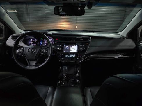 Used 2018 Toyota Avalon XLE Premium image 11