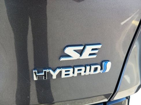 Used 2024 Toyota RAV4 SE AWD/4WD image 28