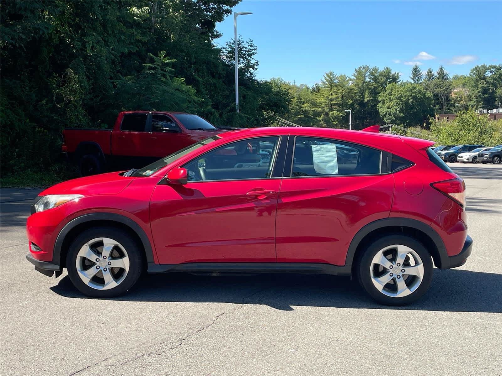 Used 2016 Honda HR-V LX image 2