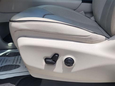 Used 2021 Chrysler Pacifica Limited w/ Premium & Safety Sphere Group image 22